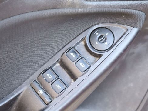 Used 2015 Ford Focus SE FWD image 18