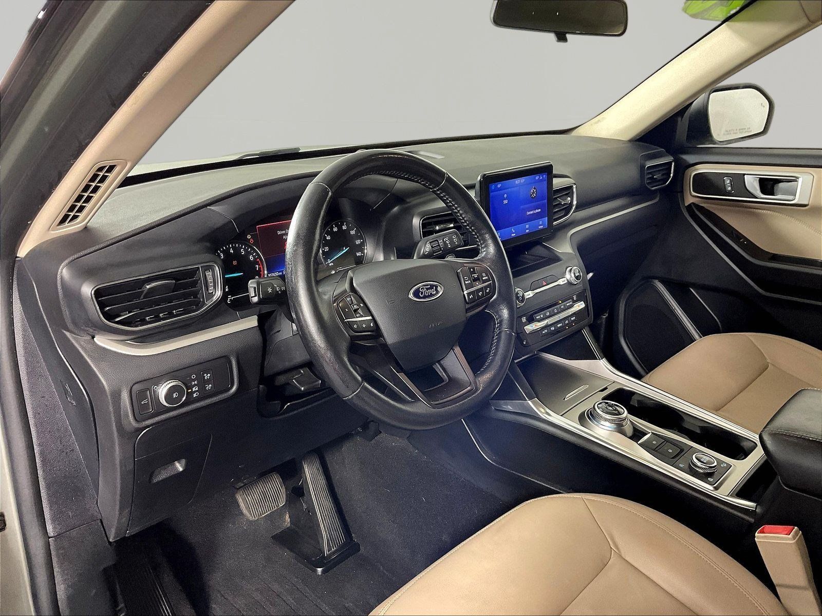 Used 2020 Ford Explorer XLT w/ Equipment Group 202A AWD/4WD image 17