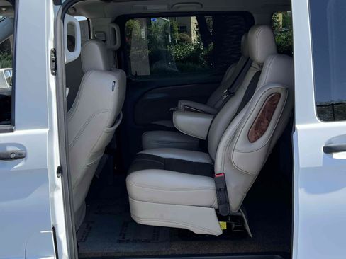 Used 2020 Mercedes-Benz Metris Passenger image 46