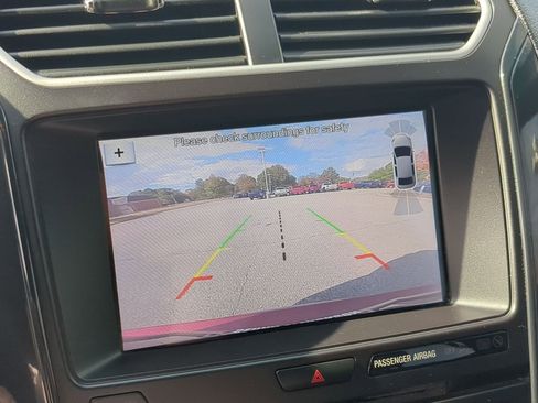 Used 2017 Ford Explorer XLT w/ Equipment Group 202A image 17