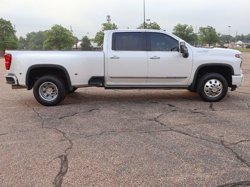 Used 2025 Chevrolet Silverado 3500 High Country w/ Technology Package AWD/4WD image 24