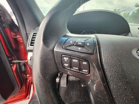 Used 2019 Ford Explorer XLT w/ Equipment Group 202A AWD/4WD image 13