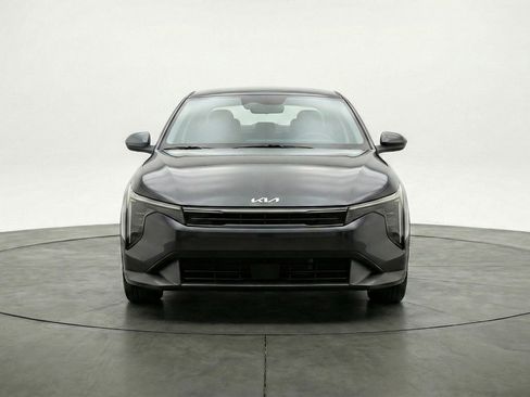 Used 2025 Kia K4 FWD image 2