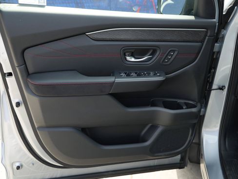 Used 2026 Honda Pilot Black Edition image 4