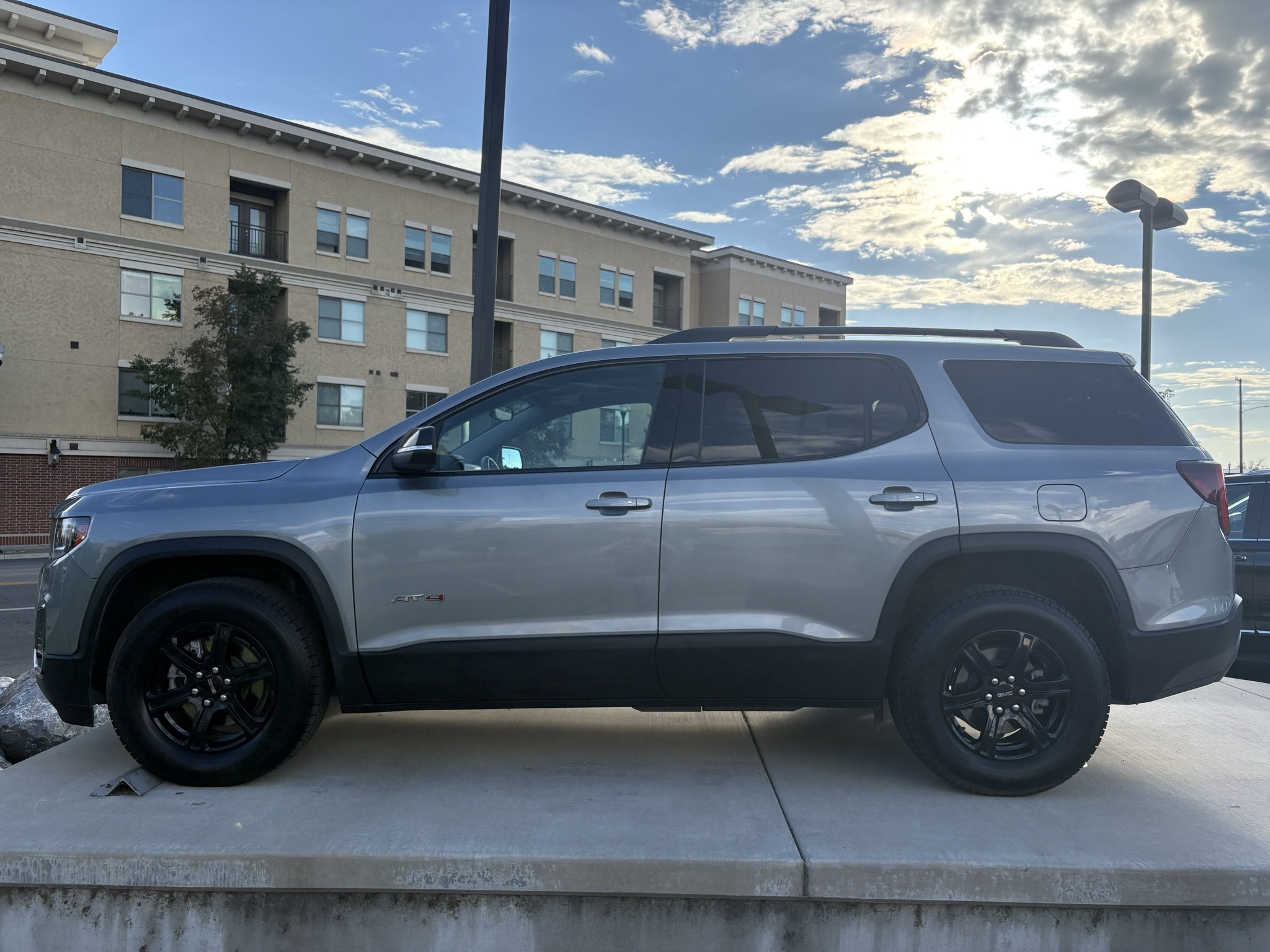 Used 2023 GMC Acadia AT4 w/ Technology Package AWD/4WD image 7