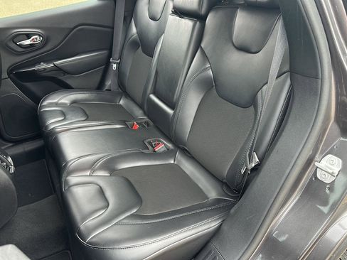 Used 2021 Jeep Cherokee Latitude Plus image 15