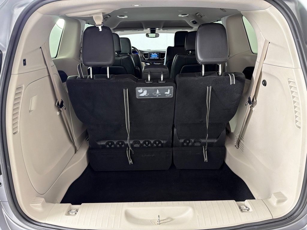 Used 2020 Chrysler Pacifica Touring-L FWD image 20