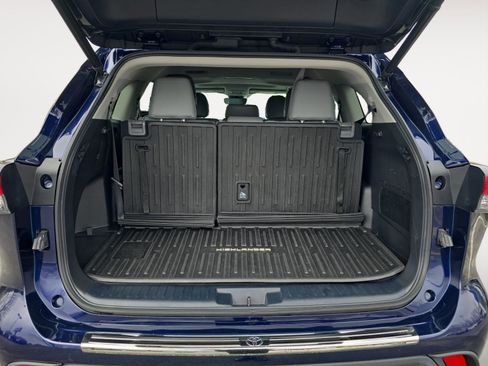 Used 2022 Toyota Highlander XLE image 14