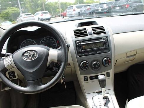 Used 2012 Toyota Corolla LE FWD image 9