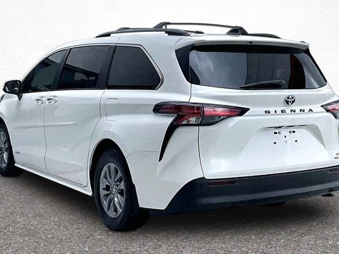 Used 2021 Toyota Sienna XLE FWD image 5