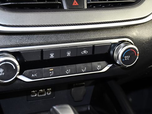 Used 2024 Nissan Altima 2.5 SR FWD image 28