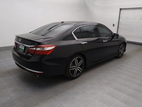 Used 2016 Honda Accord Touring image 10