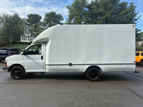 Used 2016 GMC Savana 3500 RWD image 11