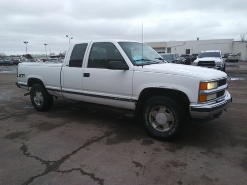 Used 1997 Chevrolet Silverado 1500 4x4 Extended Cab w/ Preferred Equipment Group 2 image 4
