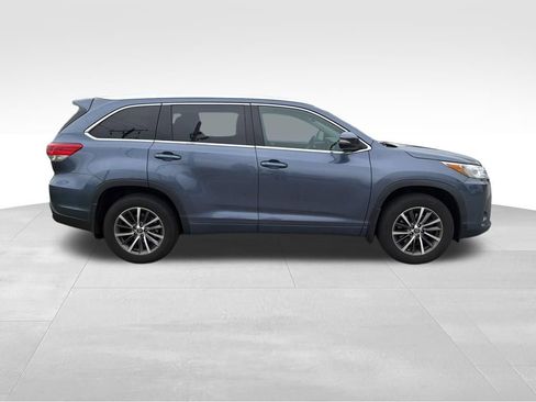 Used 2018 Toyota Highlander XLE AWD/4WD image 8