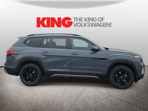 New 2026 Volkswagen Atlas Peak Edition image 2