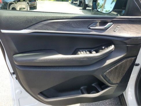 Used 2025 Jeep Grand Cherokee Limited w/ Black Appearance Package image 14