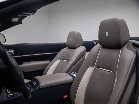 Used 2020 Rolls-Royce Dawn RWD image 24