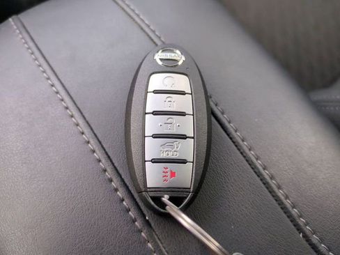 Used 2020 Nissan Rogue SV FWD image 34