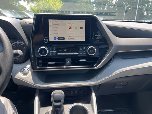 Used 2023 Toyota Highlander L image 13