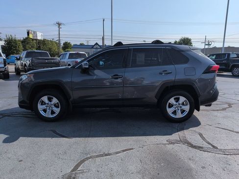 Used 2021 Toyota RAV4 XLE AWD/4WD image 2