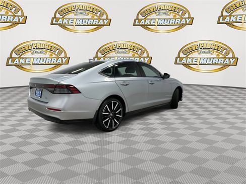 Used 2024 Honda Accord Touring image 3