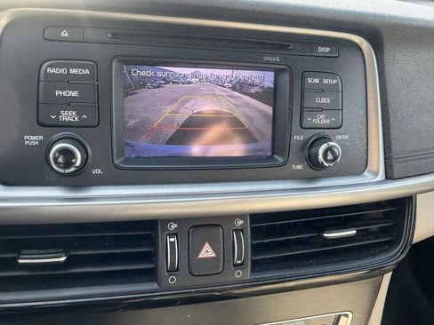 Used 2017 Kia Optima LX FWD image 12