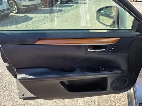 Used 2014 Lexus ES 300h w/ Luxury Package w/Bamboo Trim FWD image 12
