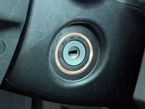 Used 2018 Toyota Camry LE image 31