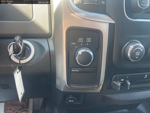 Used 2016 RAM 2500 SLT AWD/4WD image 33