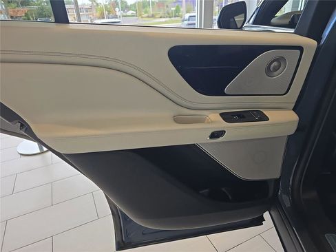 New 2026 Lincoln Aviator Black Label w/ Dynamic Handling Package AWD/4WD image 9