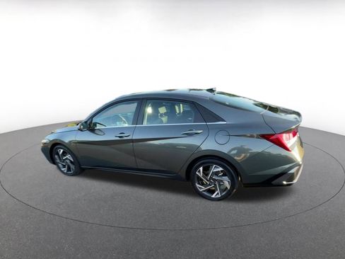 Used 2025 Hyundai Elantra Limited image 10