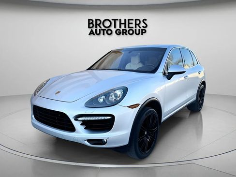 Used 2012 Porsche Cayenne Turbo image 5