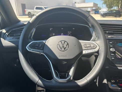 Certified 2023 Volkswagen Tiguan SE R-Line FWD image 15