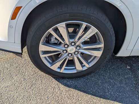 Used 2022 Cadillac XT6 Premium Luxury w/ Technology Package image 9