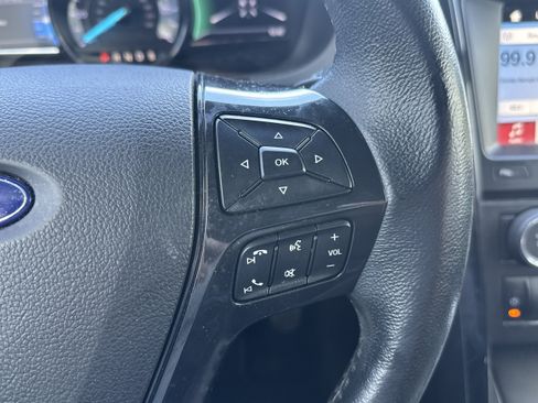 Used 2017 Ford Explorer XLT w/ Equipment Group 202A FWD image 33