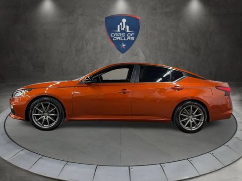 Used 2021 Nissan Altima 2.5 SR w/ SR Premium Package FWD image 2