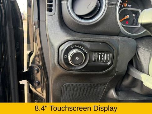 Used 2018 Jeep Wrangler Unlimited Sahara image 32