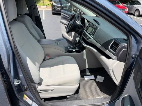 Used 2016 Toyota Highlander LE AWD/4WD image 22