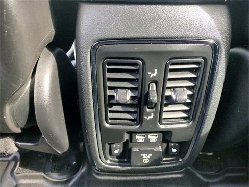 Used 2017 Jeep Grand Cherokee Limited image 30