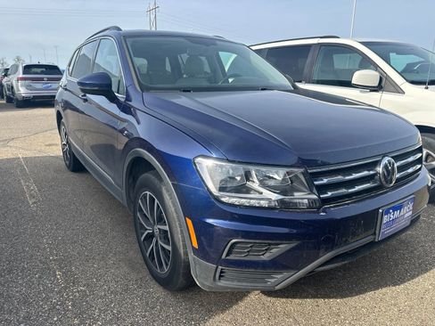 Used 2021 Volkswagen Tiguan SE w/ Panoramic Sunroof Package AWD/4WD image 2