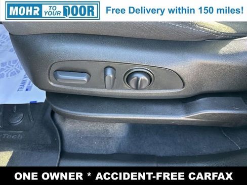 Used 2023 Chevrolet Traverse LT image 16