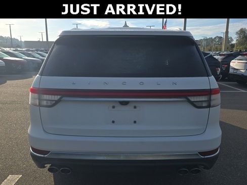Used 2020 Lincoln Aviator Reserve w/ Equipment Group 202A image 4