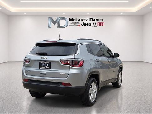 Used 2022 Jeep Compass Latitude w/ Sun and Sound Group AWD/4WD image 5