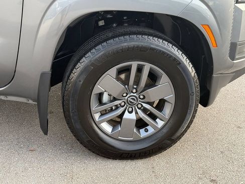 Certified 2025 Nissan Frontier SV w/ Tow Package RWD image 9