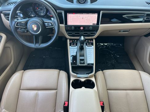 Certified 2023 Porsche Macan AWD/4WD image 6