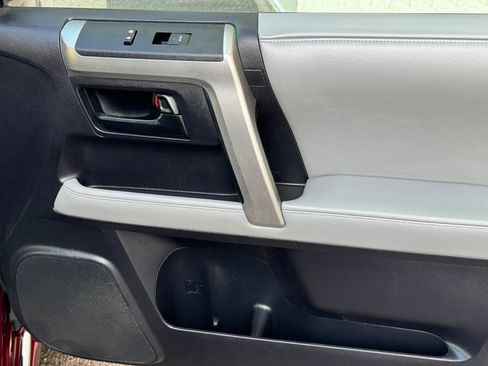 Used 2011 Toyota 4Runner SR5 w/ Convenience Pkg AWD/4WD image 25