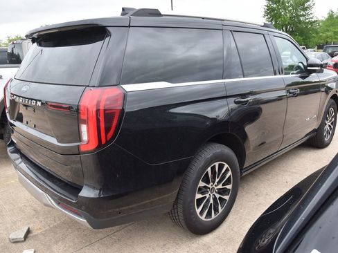 Used 2025 Ford Expedition Platinum image 6