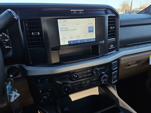 New 2026 Ford F250 XLT w/ FX4 Off-Road Package image 25