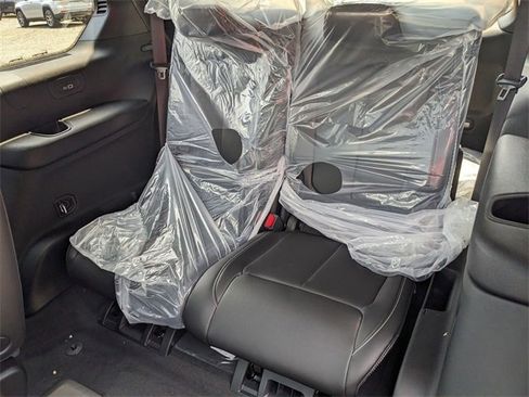 New 2025 Jeep Grand Cherokee L Limited image 11